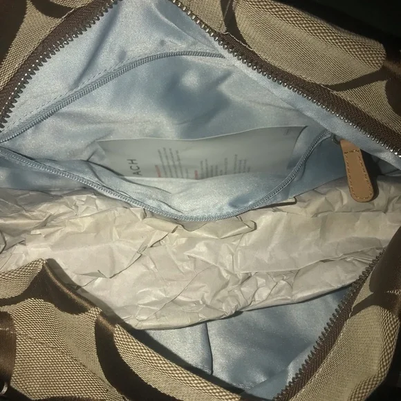 BNWT LARGE COACH SIGNATURE CARLY BABY BLUE INTERIOR - Picture 10 of 14